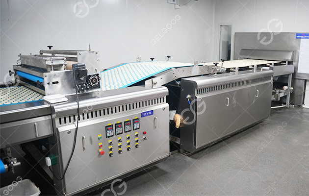 معدات صنع البسكويت الأوتوماتيكية